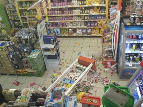 Сотрудник «Цезарь Сателлит» задержал вооруженного грабителя супермаркета