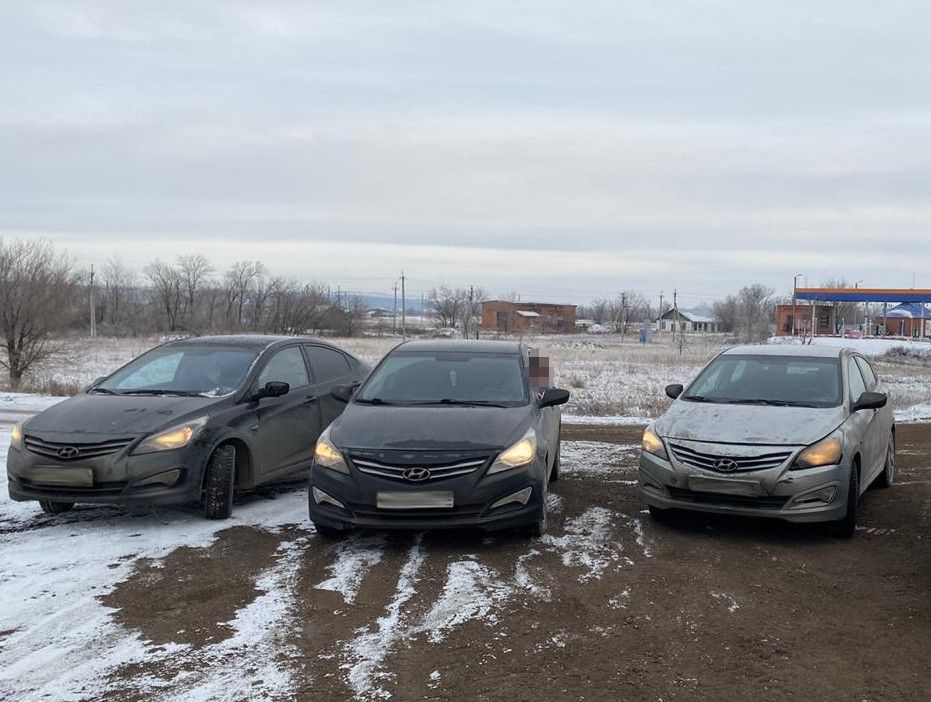 Три угнанных в Петербурге автомобиля такси Hyundai Solaris были найдены в Казахстане.